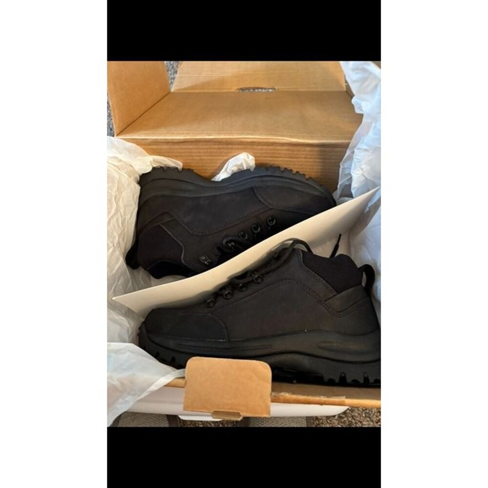 Lands’ End Men’s Rugged All-Weather Leather Hiking Boots – Black – Size 10